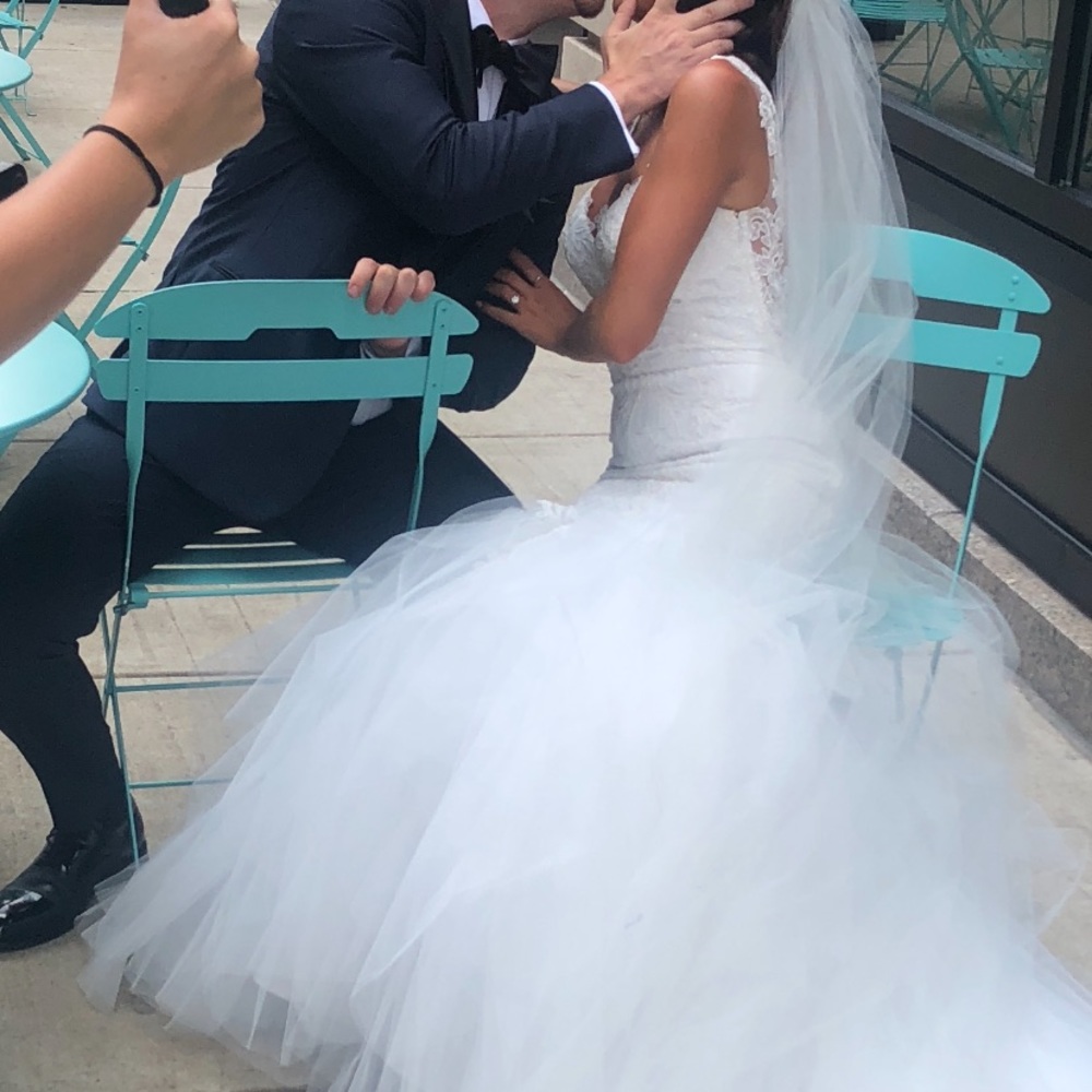 Pnina Tornai Mermaid Style Lace Wedding Dress - Picture 6 of 8